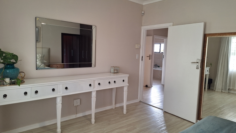 6 Bedroom Property for Sale in Gonubie Eastern Cape